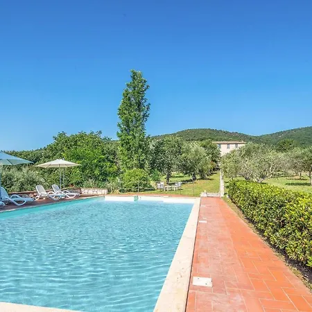 Awesome In W/ Outdoor Swimming Pool And 6 Bedrooms *