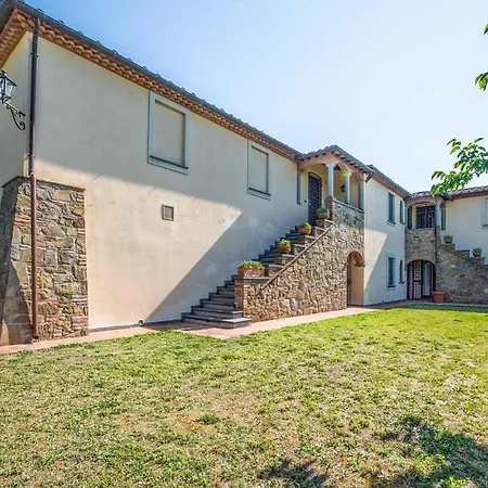 Awesome In W/ Outdoor Swimming Pool And 6 Bedrooms *