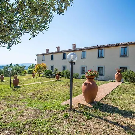 Awesome In W/ Outdoor Swimming Pool And 6 Bedrooms *